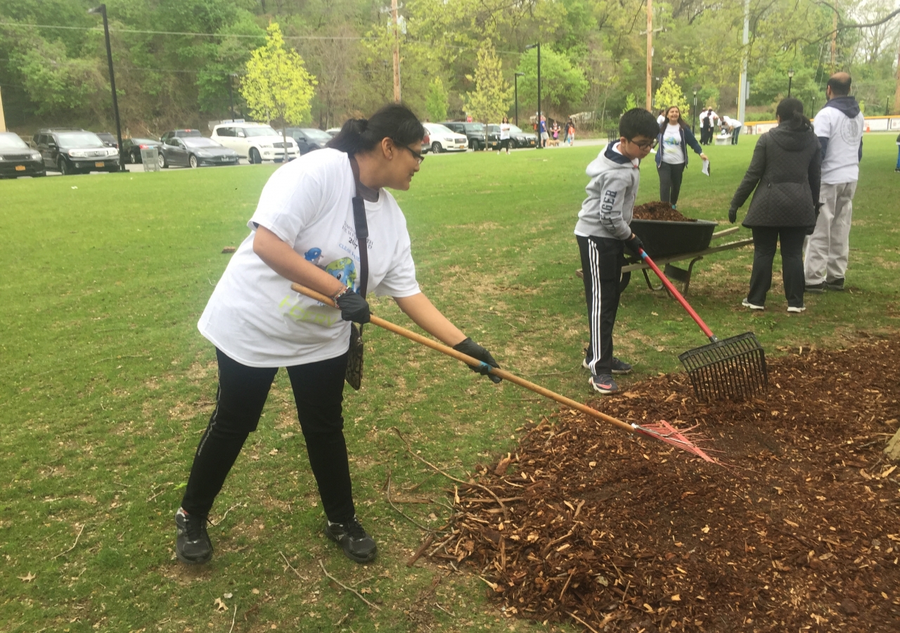 An I-CERV volunteer works to beautify Manhasset Valley Park.