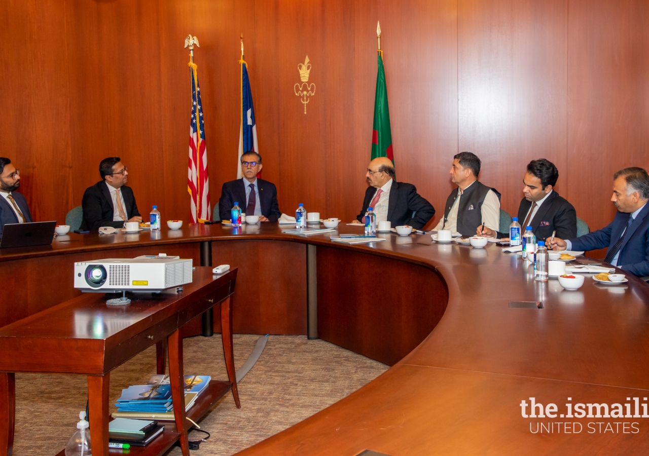 Pre-event meeting between (from left to right) Honorary Secretary Irfan Ali and President Murad Ajani of the Ismaili Council for the Southwestern USA, President of the Aga Khan University, Dr. Sulaiman Shahabuddin, Masood Khan, Ambassador of Pakistan to the United States, and Consul-General of Pakistan in Houston,  Abrar H. Hashmi.