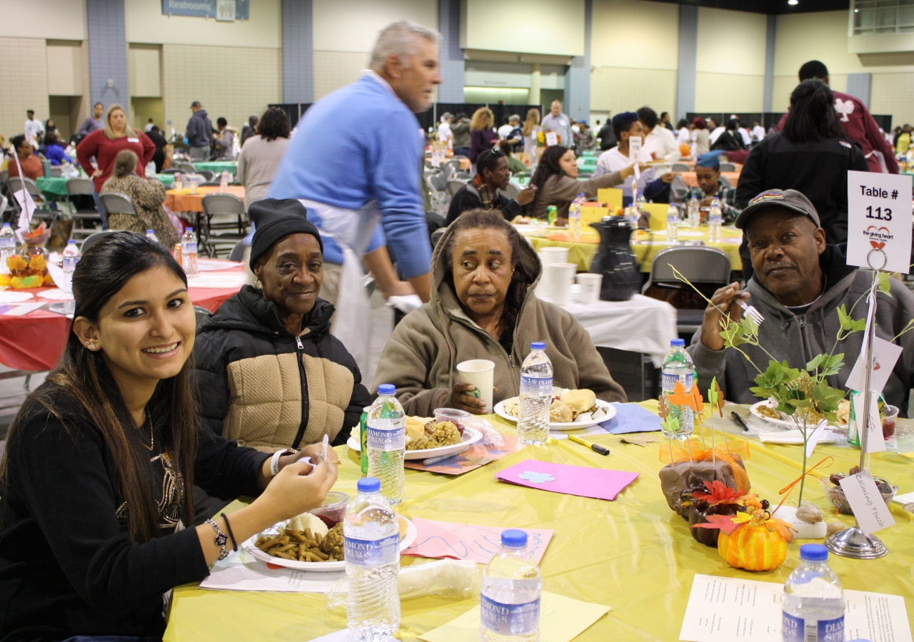 I-CERV Volunteers served fellow Virginians together at a sit-down Thanksgiving meal.