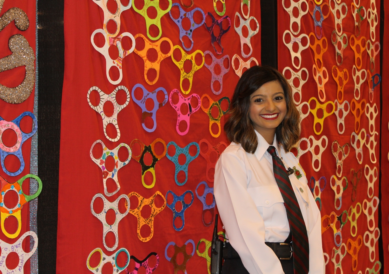 Nishita Rojani, of Clearlake Jamatkhana, guided the Jamat from the prayer hall to dinner. The exhibit behind her was created by primary students across various Jamatkhanas.