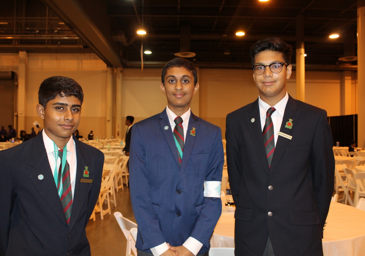 Youth volunteers from Austin aided in guiding the Jamat in the dining area.