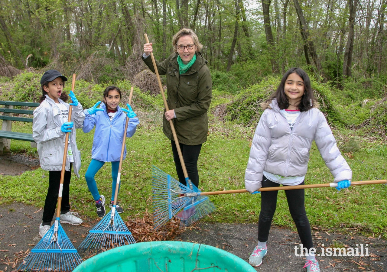 Councilwoman Veronica Lurvey of the Town of North Hempstead raking leaves at Whitney Pond Park along with young I-CERV volunteers.