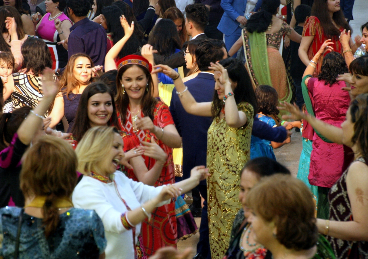 The Jamat joyfully involved in the One Jamat Dance, tapping to the tunes performed by the Northeast Central Asian Band, and playing raas and garba to the devotional geets performed by the Northeast Orchestra.