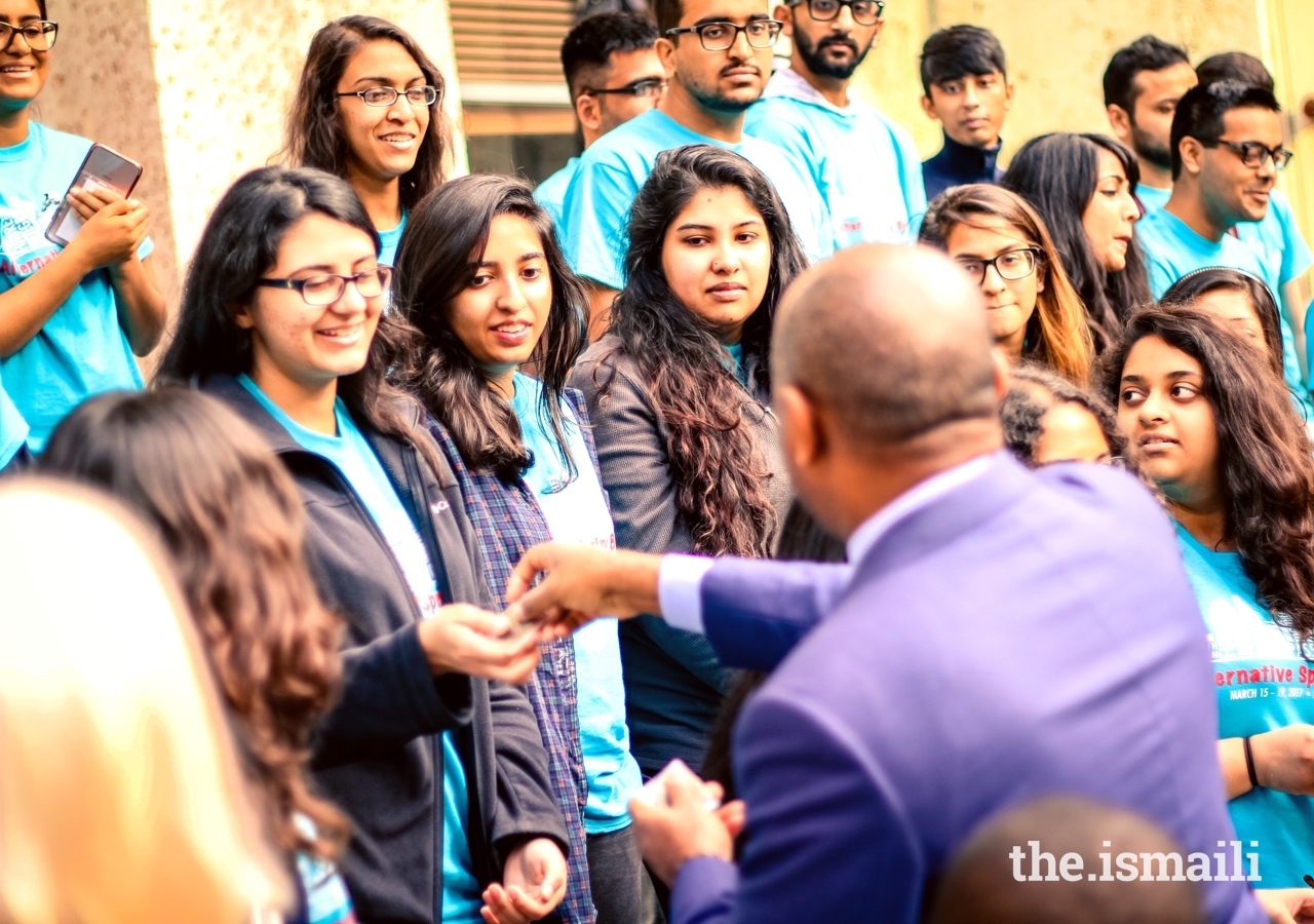 Houston Mayor Sylvester Turner presents medallions to Alternative Spring Break participants for their work as volunteers cleaning houses after Hurricane Harvey. 