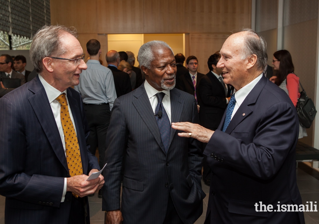 Kofi Annan in conversation with Mawlana Hazar Imam and Global Centre for Pluralism (GCP) Secretary General John McNee in 2013. Mr Annan served on the GCP Board since 2010 and delivered the GCP’s Annual Pluralism Lecture in 2013.