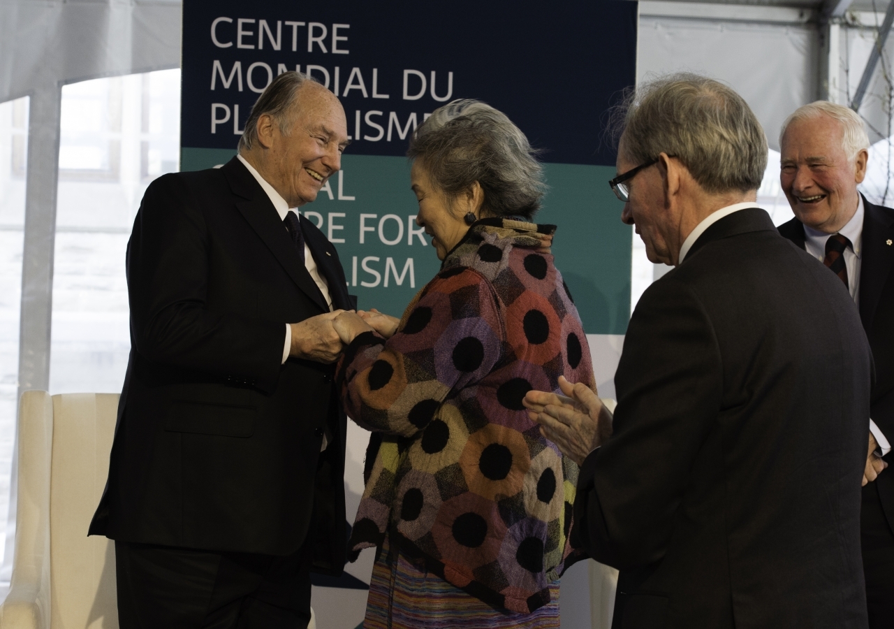 Mawlana Hazar Imam, greeting Adrienne Clarkson, former Governor General of Canada, and a member of the Board of Trustees of the Global Centre for Pluralism.