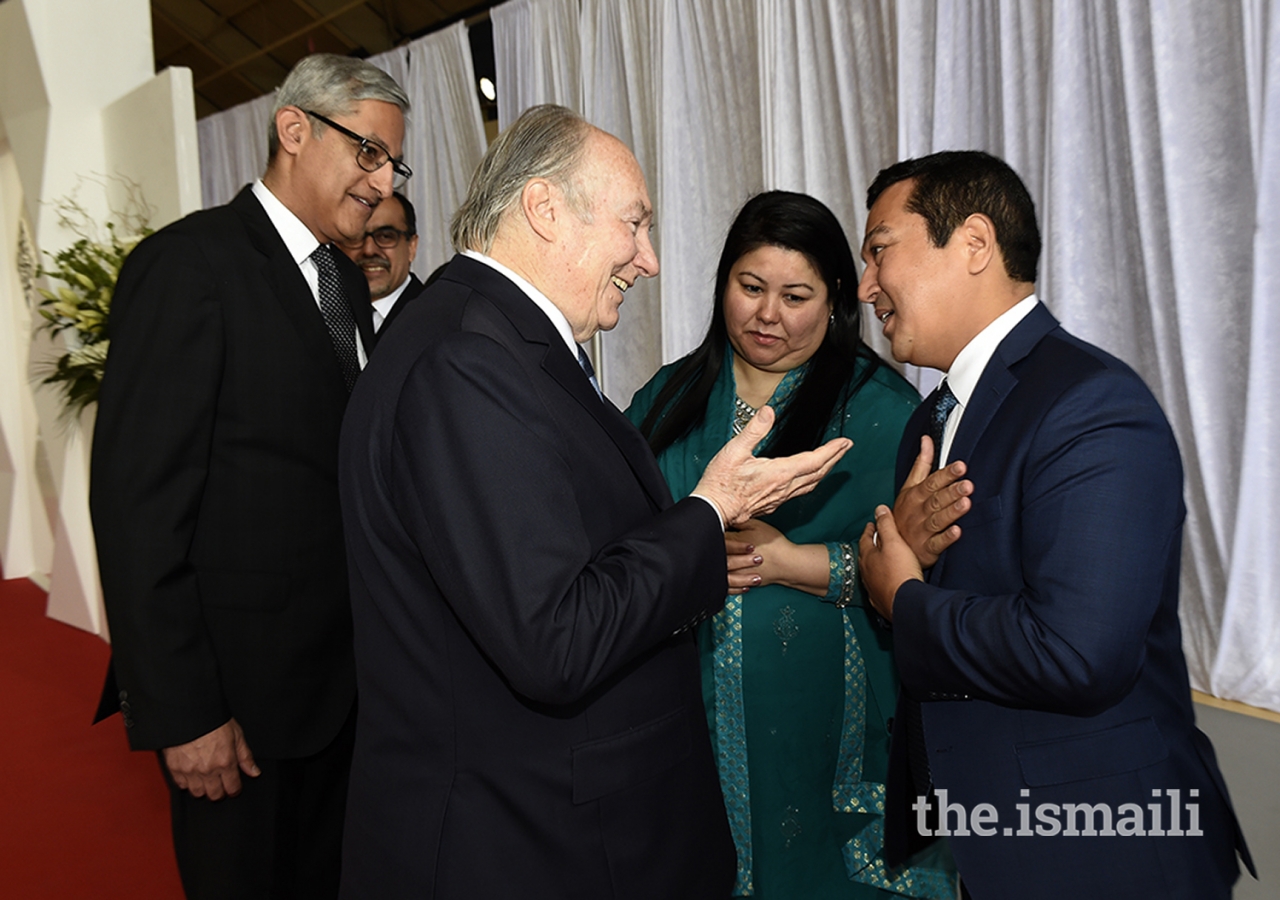 Ismaili Council for Quebec and the Maritimes President Deedar Sadid bids farewell to Mawlana Hazar Imam on his departure from Ottawa.