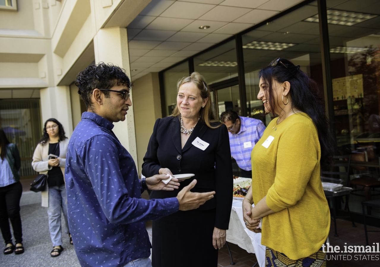 Dr. Ulrike Al-Khamis in conversation with the IPN members.