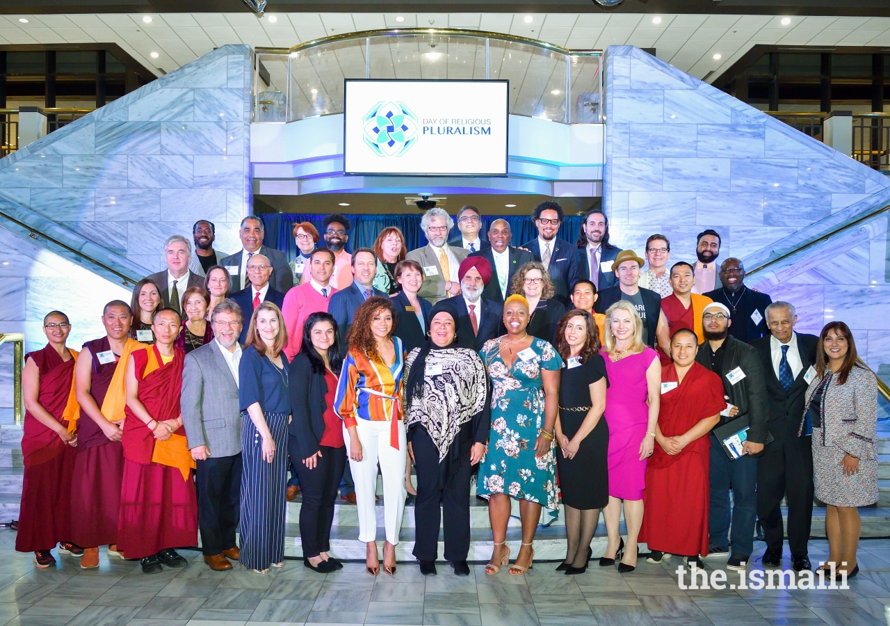 Day of Religious Pluralism: Beauty in Harmony – Host Committee members, performers and artists pose for a group picture.