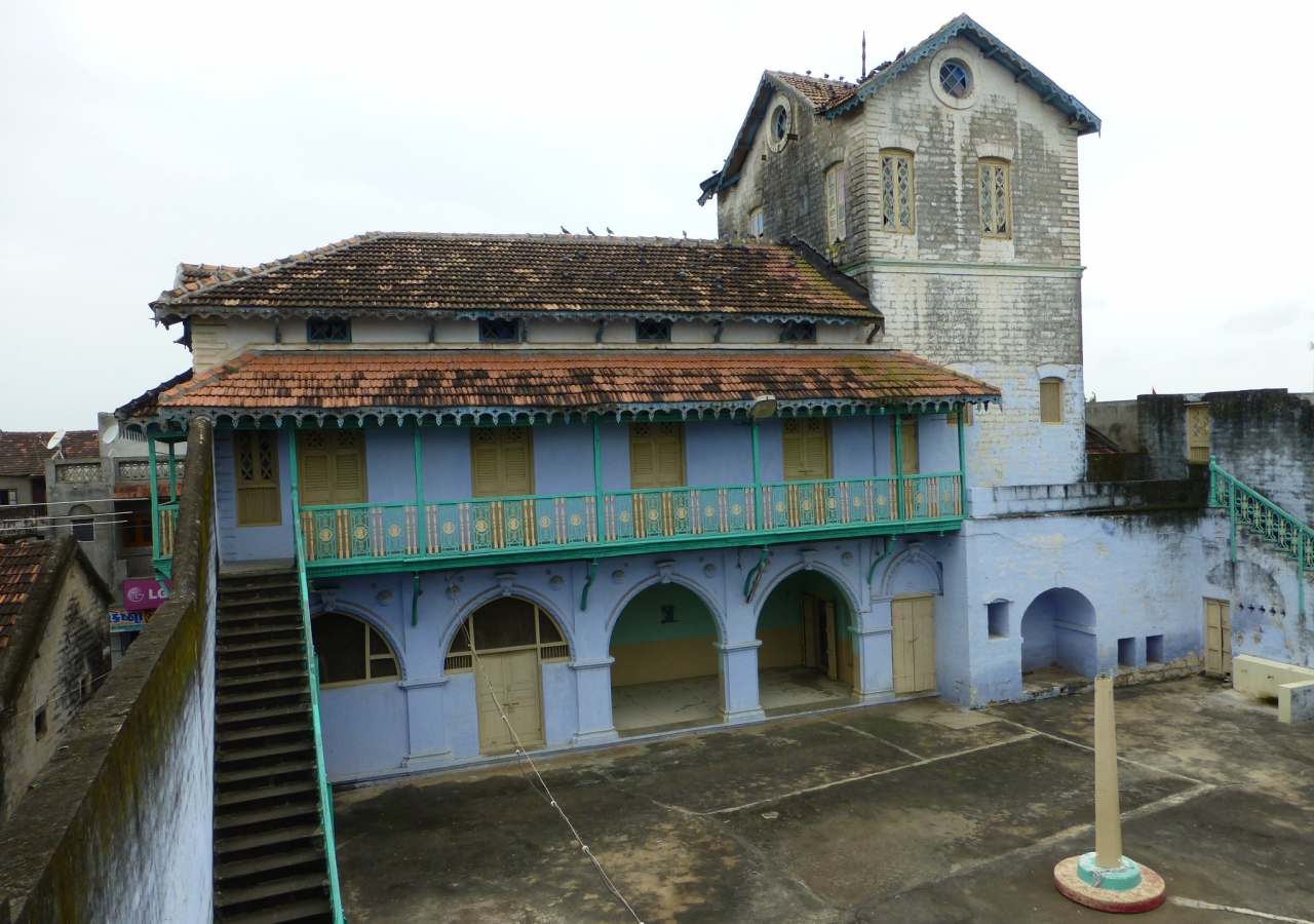 The Jamatkhana in Kotda Sangani, built in 1903 in Gujarat, India, is one of the oldest Jamatkhana structures in India still in use. During his visit to the region in the early 20th century, Mawlana Sultan Mahomed Shah made it his residence for some time. 