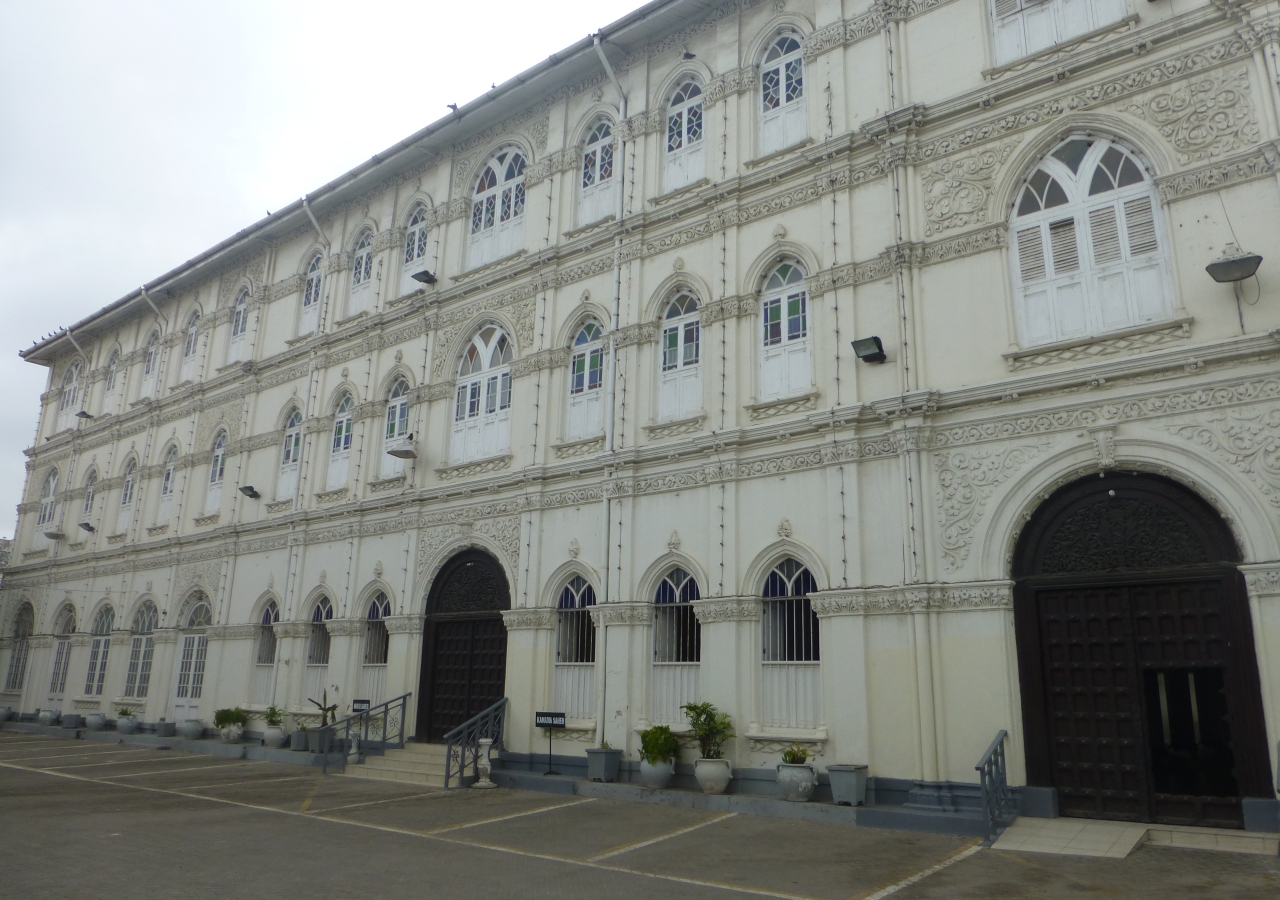 Kuze Jamatkhana, in Mombasa’s Old Town, marked the 100th anniversary in 2014. The grandeur of the Jamatkhana shows how large the Jamat had become in East Africa in the early 1900s. The Jamat's first mukhi was appointed decades earlier in 1888.