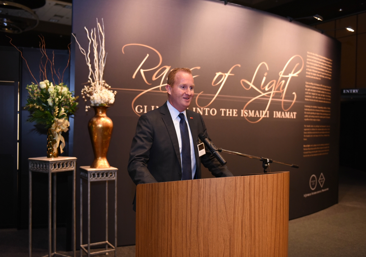 Frisco Mayor Cheney appreciating the volunteers efforts in organizing the exhibition.