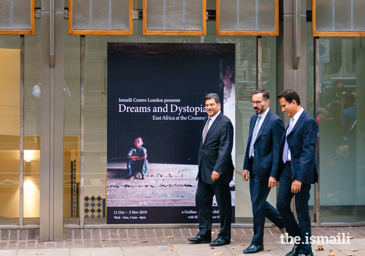 Prince Rahim arrives at the Ismail Centre, London for the inauguration of the Dreams and Dystopias exhibition, accompanied by President Naushad Jivraj of the Ismaili Council for the UK, and Vice-President Mansoor Esmail.