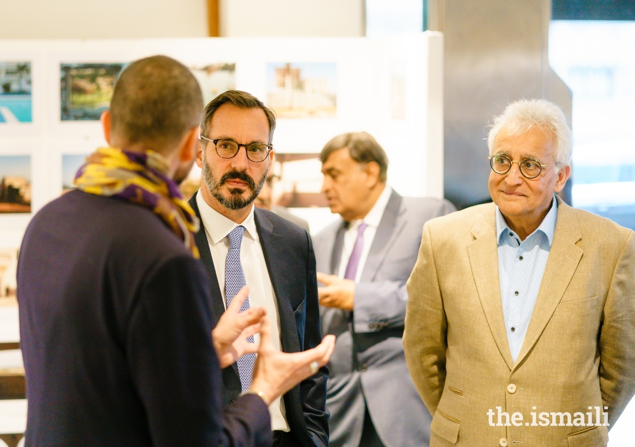 Prince Rahim in conversation with Guillaume Bonn, as Assistant Curator Amin Abdulla Pardhan looks on.