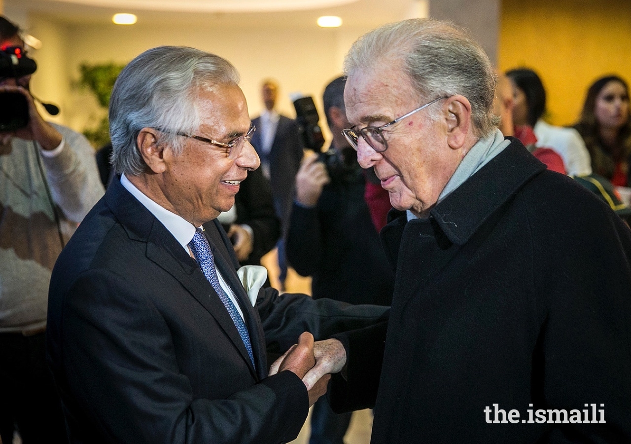 Diplomatic Representative of the Ismaili Imamat to the Portuguese Republic, Nazim Ahmad, welcomes the former President of Portugal, Dr Jorge Sampaio to the Ismaili Centre Lisbon.