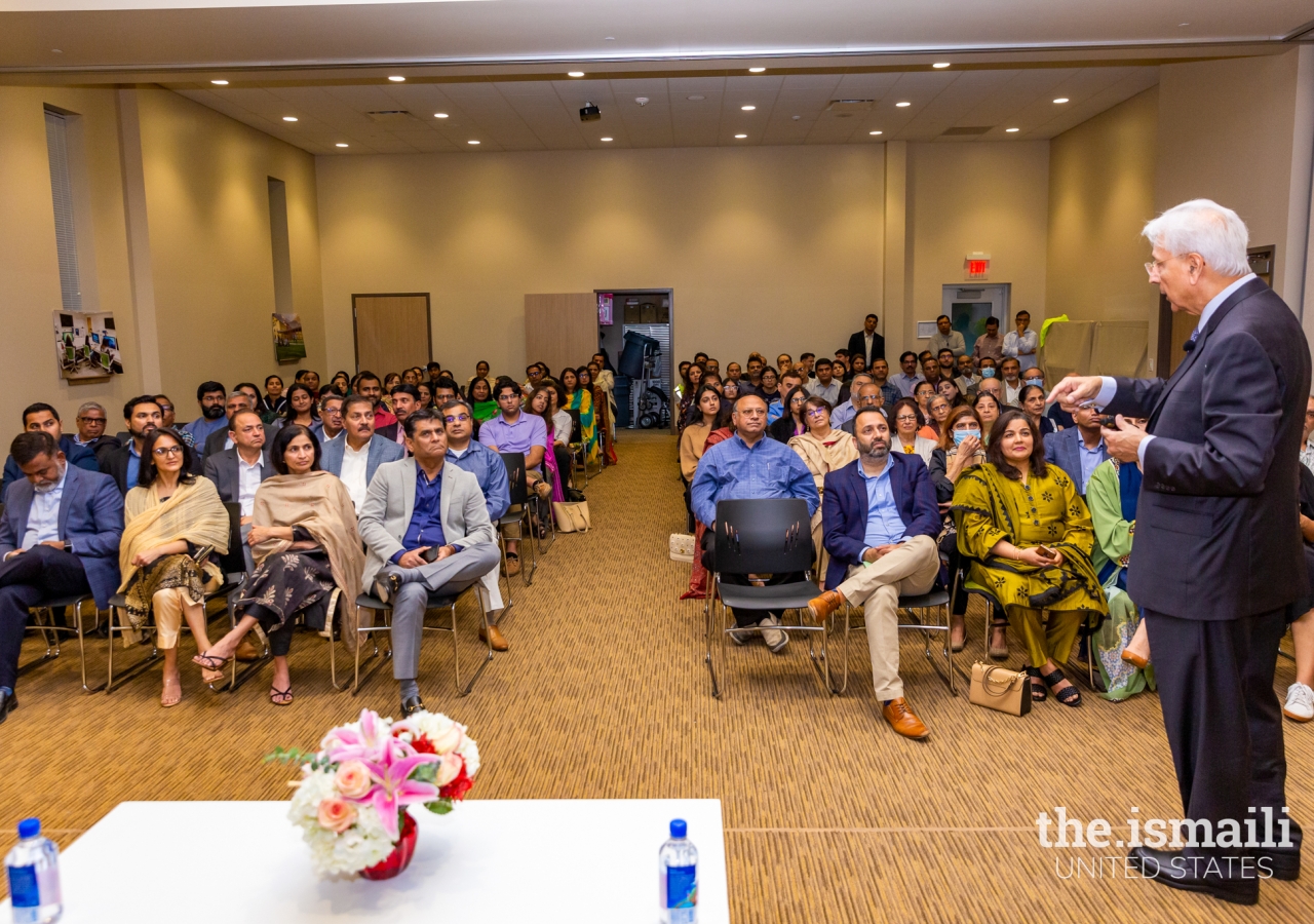 Nasir Pirani and the audience in Austin.