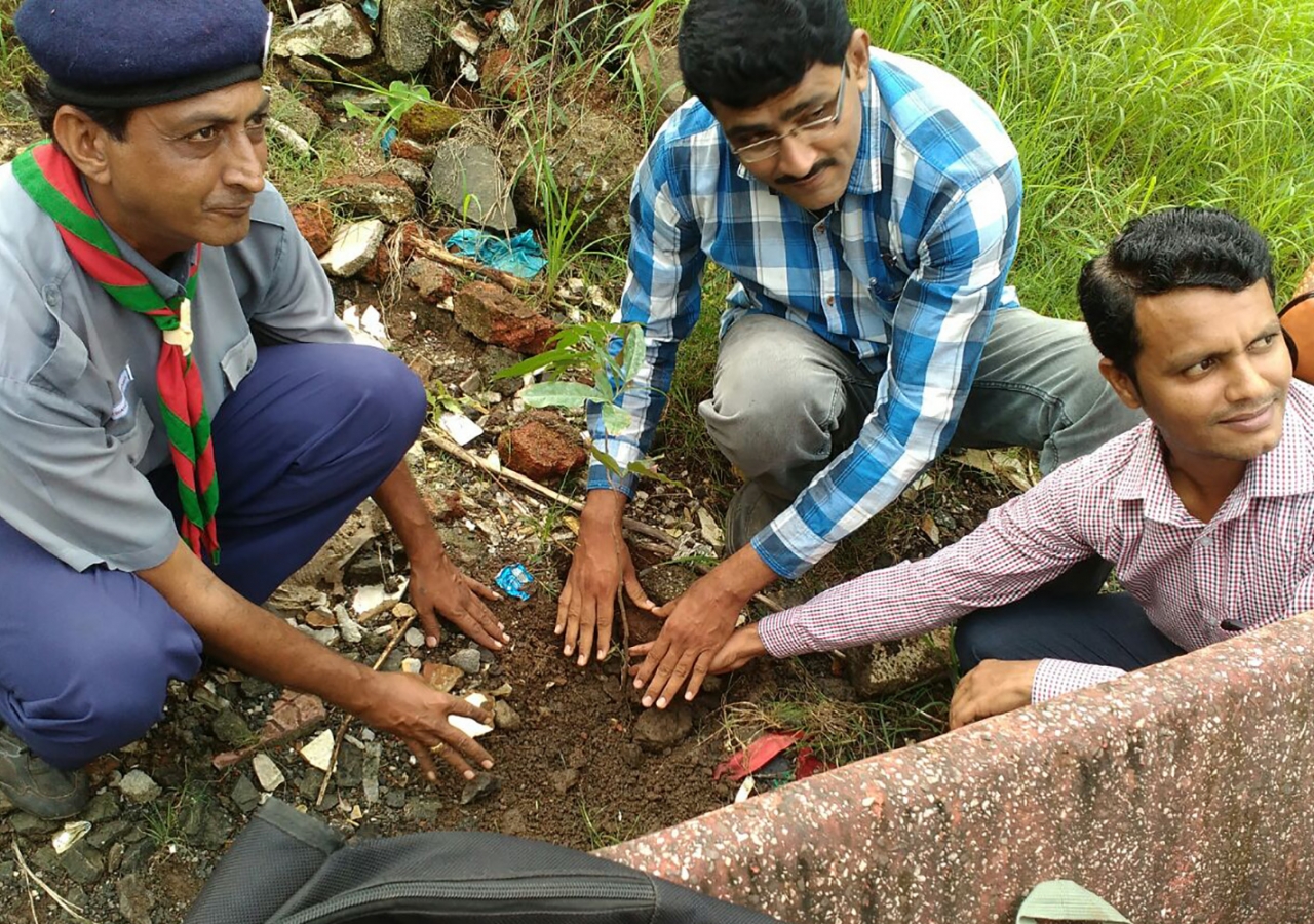 Preparing to plant trees at Silvaasa to mark the anniversary of India&#039;s independence. Ismaili Council for India