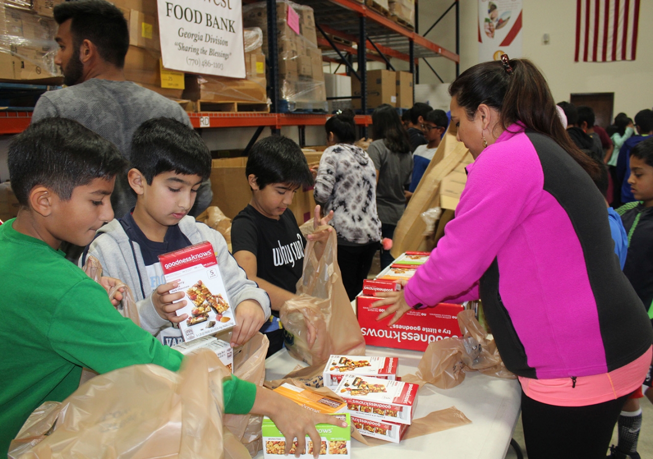 Jamati members of all ages helped out at the Thanks Jingling event in Atlanta during the Thanksgiving holiday. Saba Verani