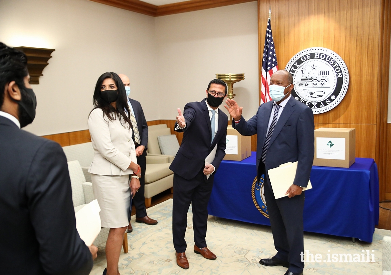 Half a million facemasks donated to the City of Houston by the Ismaili Council for the Southwestern US and FOCUS USA. From right: Mayor Sylvester Turner, City of Houston; Murad Ajani, President, Council for the Southwestern US;  Shenila Momin, Chairperson, Focus Humanitarian Assistance USA, and Alim Adatia, Member for Communication and Publications, Council for Southwestern US.