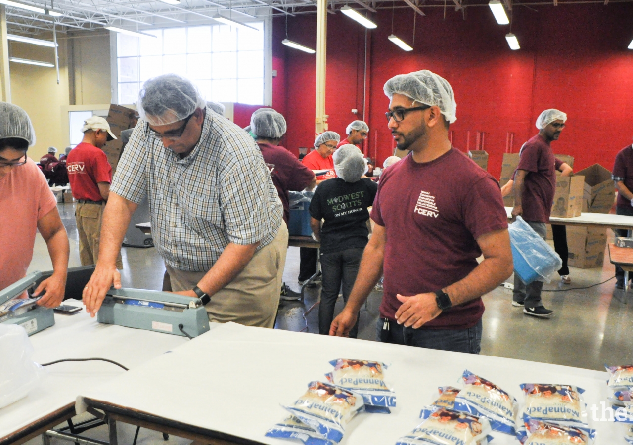 I-CERV volunteers and others packing nutritional packs in partnership with Feed My Starving Children, Chicago.