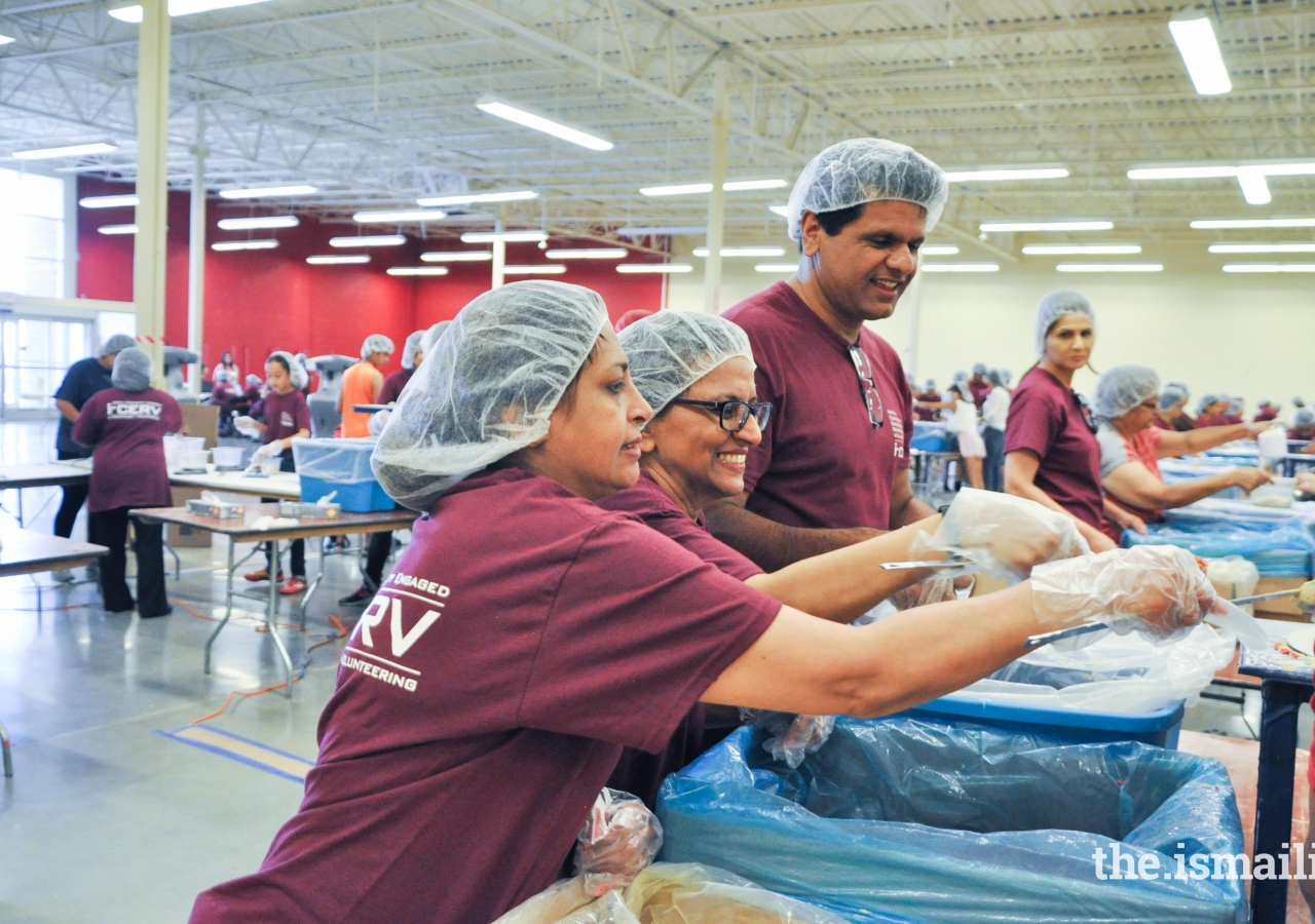  I-CERV volunteers and others packing nutritional packs in partnership with Feed My Starving Children, Chicago.