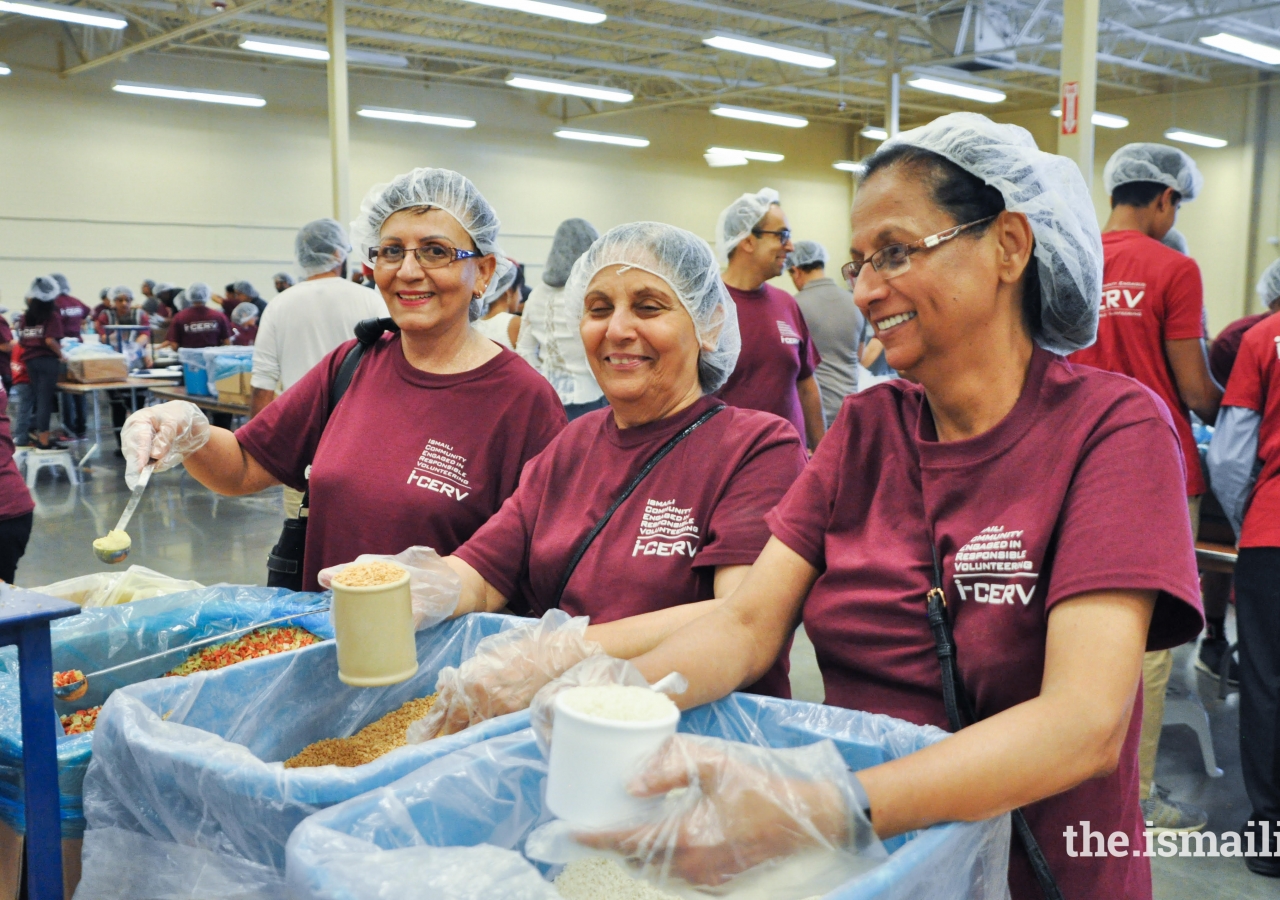  I-CERV volunteers and others packing nutritional packs in partnership with Feed My Starving Children, Chicago.