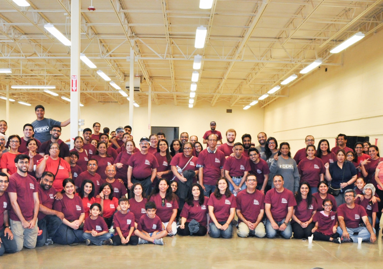  I-CERV volunteers and others packing nutritional packs in partnership with Feed My Starving Children, Chicago.