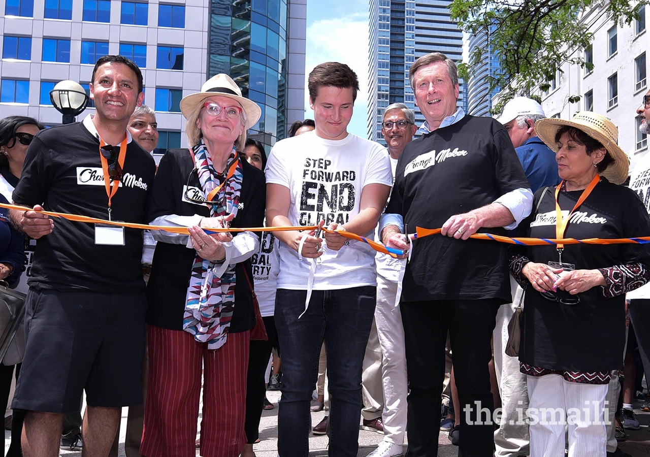 Member for Parliament Arif Virani, Minister of Crown-Indigenous Relations and Northern Affairs Carolyn Bennett, Toronto Mayor John Tory and Member for Parliament Yasmin Ratansi join Prince Aly Muhammad in opening the World Partnership Walk Toronto.