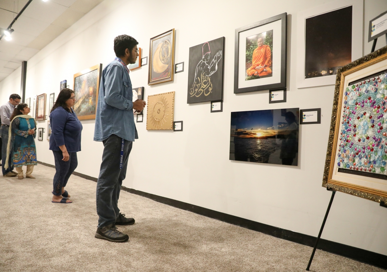 Guests view the Southeast Jubilee Arts Gallery.