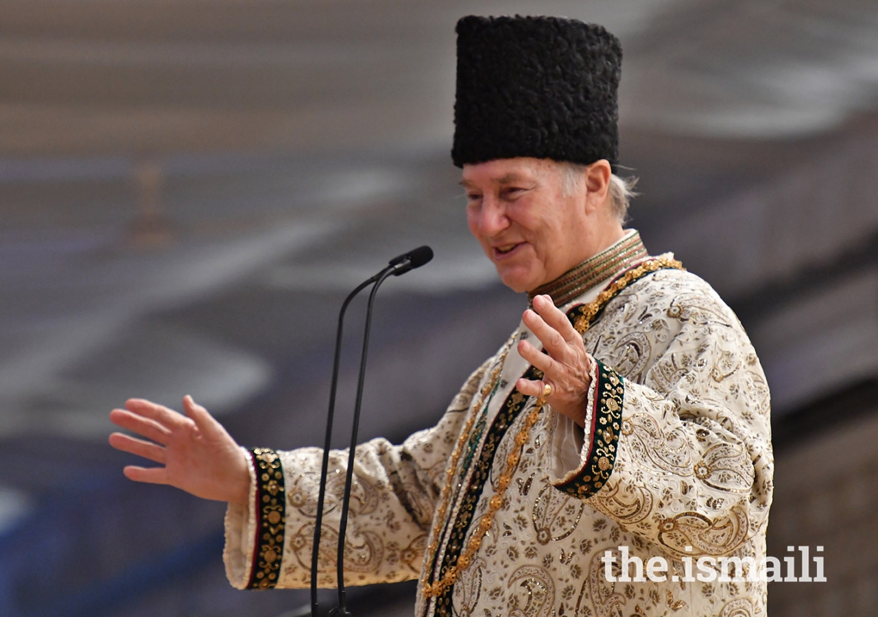 Mawlana Hazar Imam shares a light moment with the Tanzanian Jamat.