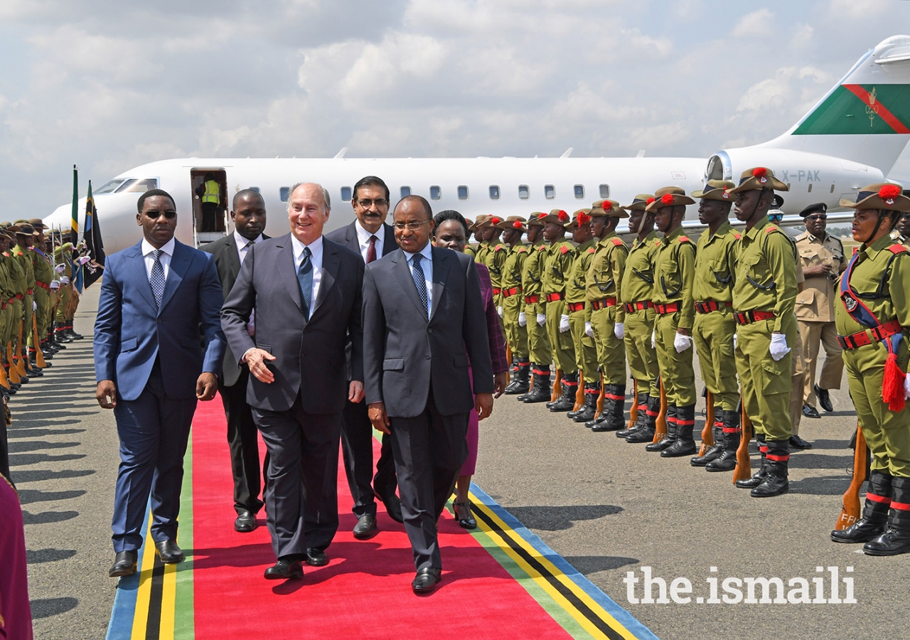 Mawlana Hazar Imam received a ceremonial guard of honour walking alongside Tanzania's Minister of Defence and National Service, Hon. Hussein Mwinyi during his arrival at Dar es Salaam's Julius Nyerere Airport.