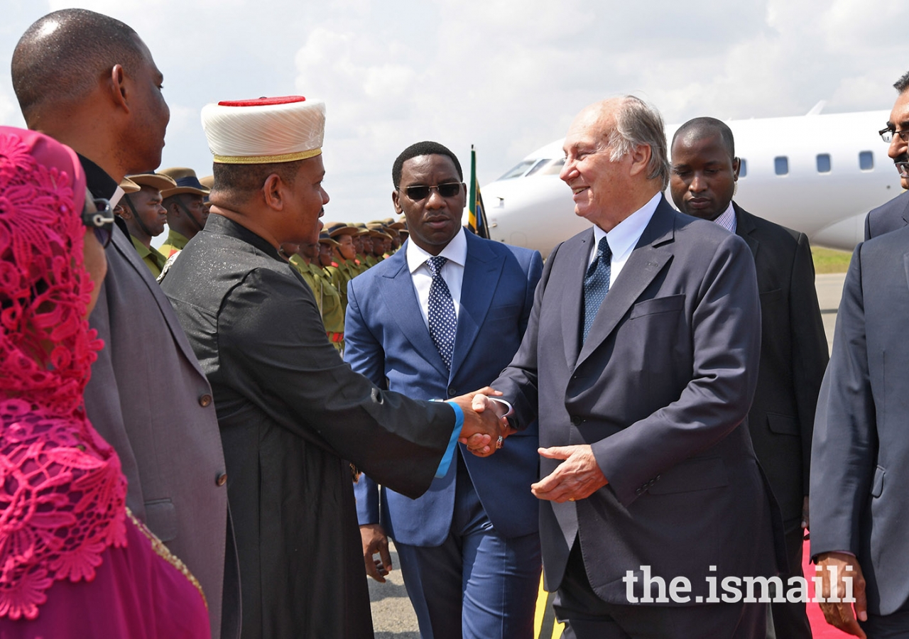 Mawlana Hazar Imam meets with the Chief Mufti of Tanzania Sheikh Aboubakary Zubery.