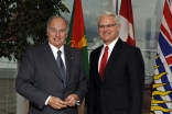 Premier Gordon Campbell hosts a luncheon with community, education and business leaders in honour of Mawlana Hazar Imam’s Golden Jubilee visit to British Columbia. 