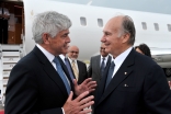 Upon his arrival in Ottawa, Mawlana Hazar Imam was welcomed by Canadian Minister of Foreign Affairs Lawrence Cannon, Ismaili Council for Canada President Mohamed Manji, and other leaders of the Jamat and AKDN institutions in Canada.