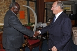 The President of Kenya, His Excellency Mwai Kibaki, greets Mawlana Hazar Imam at the Jomo Kenyatta International Airport in Nairobi.