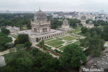 The park is a testament to the grandeur of the Qutb Shahi dynasty—contemporaries to the Mughals and renowned patrons of Persianate culture.