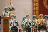 Princess Zahra (left), Chief Guest, Syed Murad Ali Shah, Chief Minister of Sindh (right), and AKU leadership applaud AKU's Class of 2022.