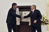 Mawlana Hazar Imam and Kyrgyz Prime Minister Sooronbay Jeenbekov congratulate one another after unveiling the plaque marking the inauguration of the UCA Naryn Campus. Gary Otte