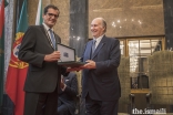 Mayor Rui Moreira presents the Keys of the City of Porto to Mawlana Hazar Imam.