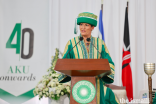 La princesa Zahra aplaude a los licenciados en la ceremonia de graduación de la AKU celebrada en Nairobi el 17 de febrero de 2024. FOTO: AKDN / AKBAR HAKIM