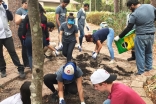 I-CERV students planting a garden at an Ocala, Florida homeless shelter.