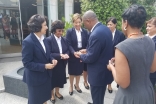 Mayor Sylvester Turner appreciating the volunteers at the Ismaili Centre London.