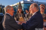 Mawlana Hazar Imam is greeted at Kazan International Airport by Mintimer Shaimiev, State Counsellor of Tatarstan.