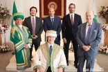 Mawlana Hazar Imam and members of his family pose for a group photograph on the occasion of the Aga Khan University’s first ever global convocation, hosted on 22 May 2021.