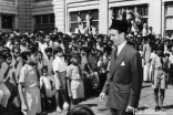 Mawlana Hazar Imam arrives in Mumbai as part of a three-week visit to India in 1962.