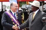 His Excellency President Yoweri Museveni congratulates Mawlana Hazar Imam after awarding him The Most Excellent Order of the Pearl of Africa.