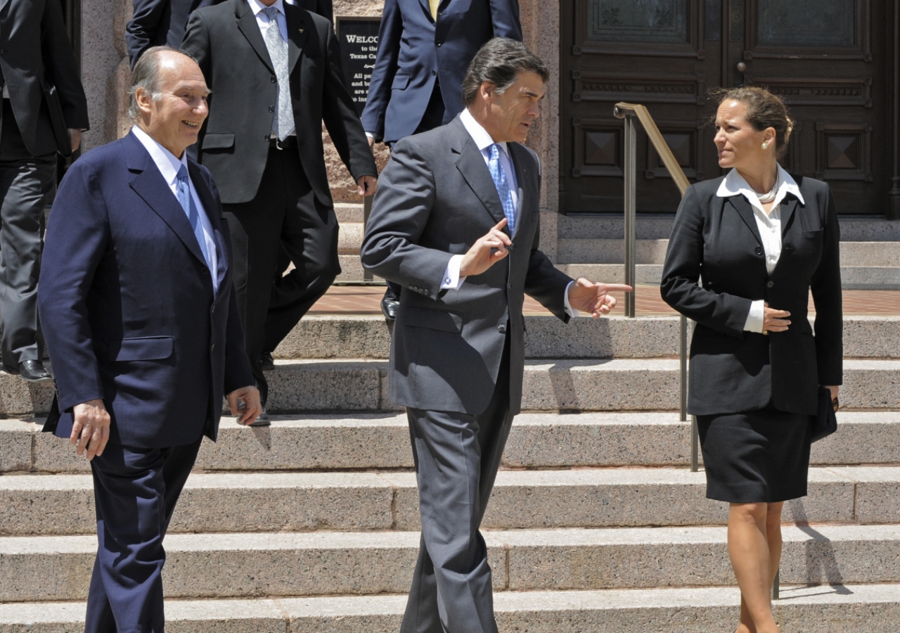 Mawlana Hazar Imam, Governor Rick Perry of Texas and Princess Zahra leaving the Texas State Capitol. 