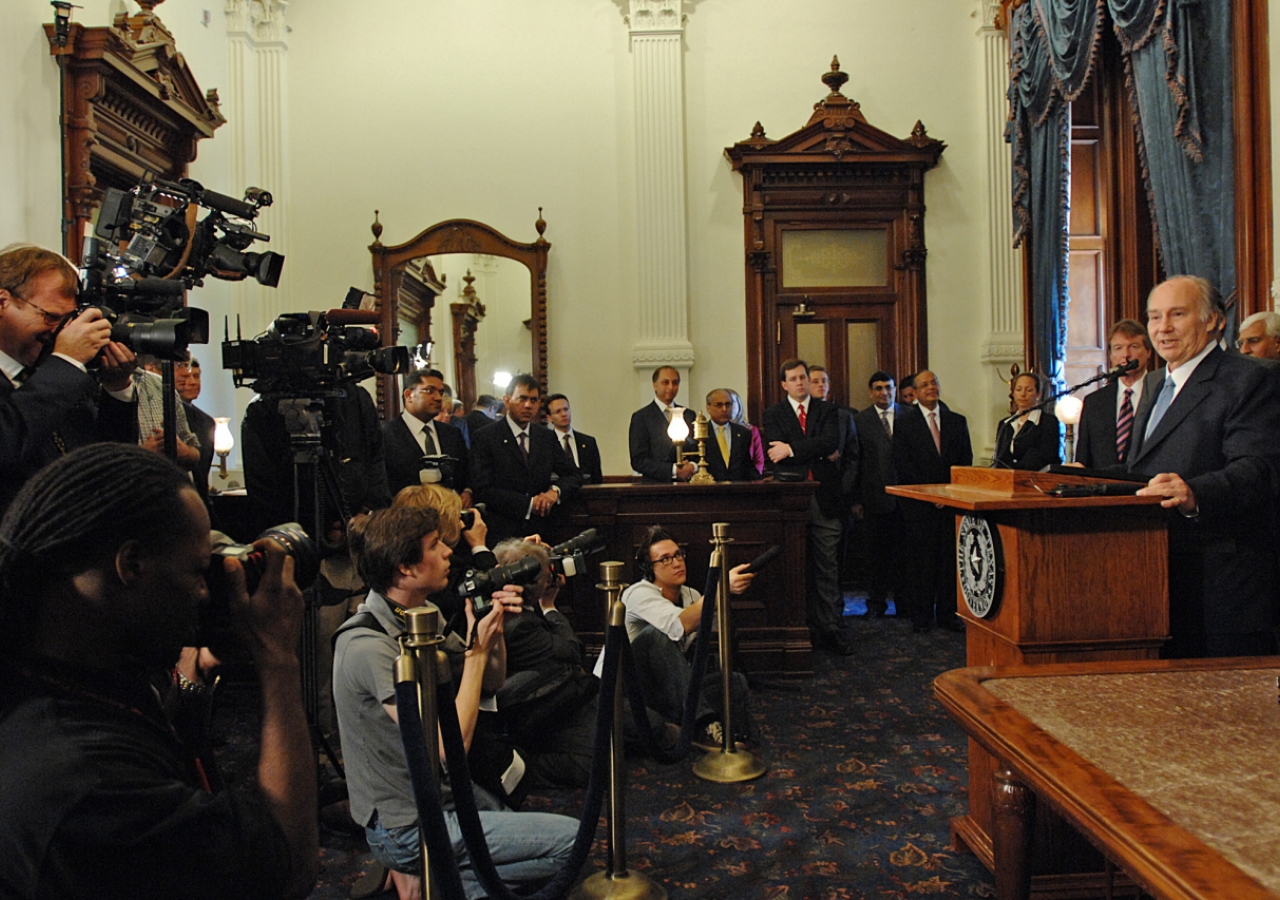 Mawlana Hazar Imam addressing the media prior to the signing of the Memorandum of Understanding between the University of Texas and the Aga Khan University. 