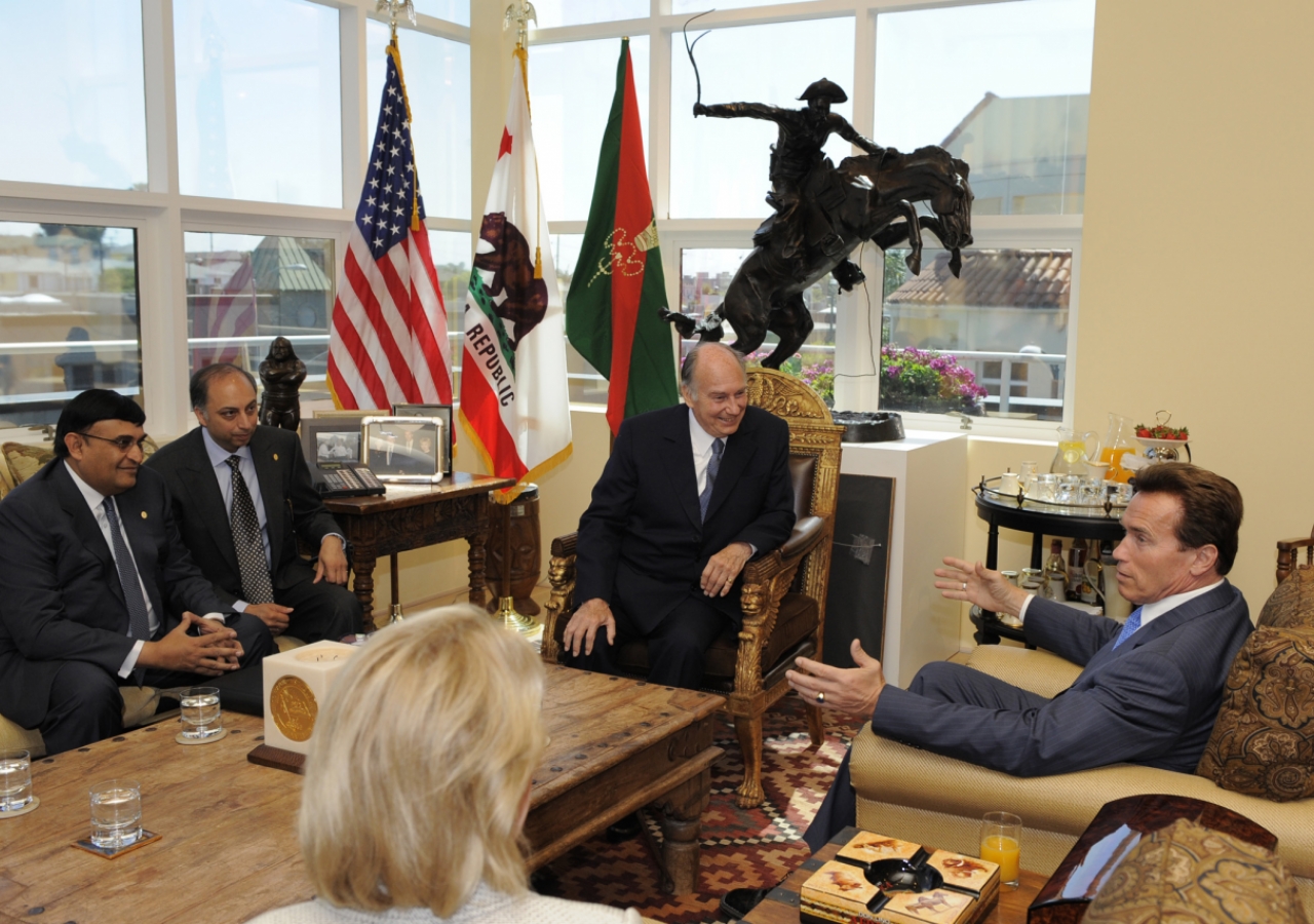 Mawlana Hazar Imam and Governor Arnold Schwarzenegger engaged in discussion at the Governor's Santa Monica office. 