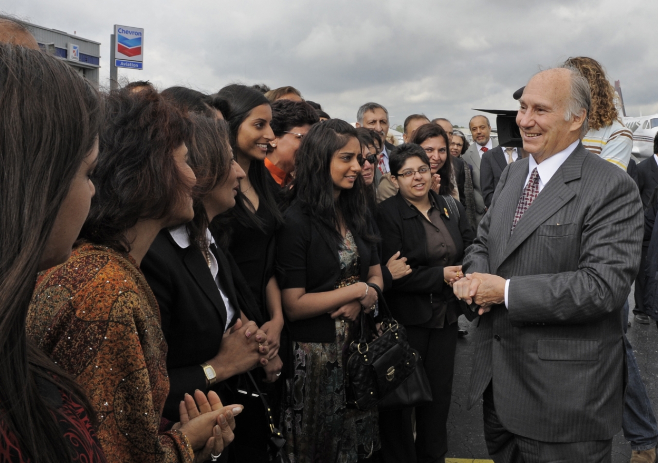 Mawlana Hazar Imam speaks to leaders of the Jamat from across the United States, who had gathered at Atlanta's Fulton County Airport to bid him farewell. 